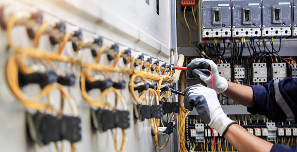 Professional Electrician technician working in Ormond-by-the-Sea, FL